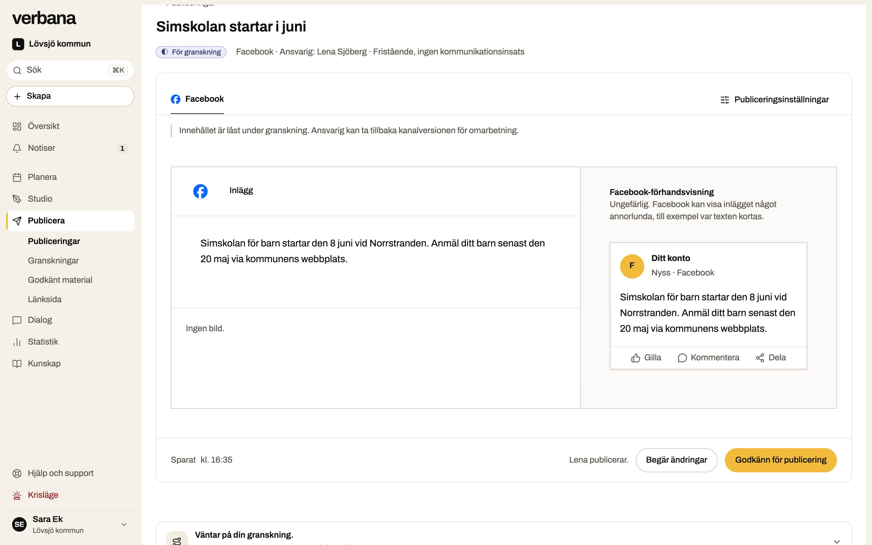 Granskarens vy av en Facebookpublicering om simskolan, med knapparna Begär ändringar och Godkänn för publicering.